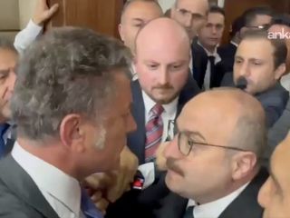 Meclis'te AK Parti ve CHP milletvekilleri arasında arbede yaşandı