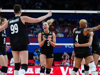 A Milli Kadın Voleybol Takımı, Kanada'ya set vermedi