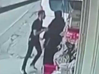 İstanbul'da boşanma aşamasındaki eşini dövdü
