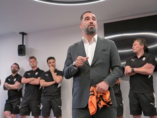 Arda Turan, Shakhtar'ın başında ilk toplantısını yaptı