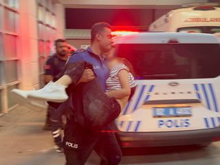 Adıyaman'da baygınlık geçiren kız çocuğunun yardımına polisler yetişti