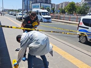 Diyarbakır'da sokak ortasında silahlı kavga