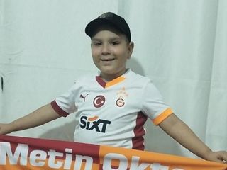 Lösemi hastası minik Mustafa'nın Galatasaray formasıyla hayali gerçek oldu