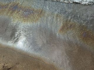 Bartın'da deniz suyunun rengi değişince sahil boşaltıldı