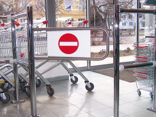 Ne hırsızlık, ne güvenlik! Marketlerde bakın neden turnikeler var...