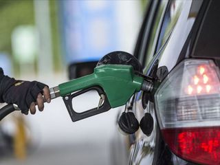 Benzin ve motorine zam geldi! Tabelalar değişti