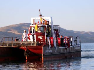 Elazığ'da Hazar Gölü'ne tekrar mavi bayrak aldıracak 'Deniz Temizleme Aracı' hizmette