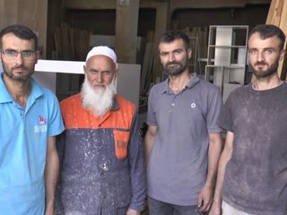 Gaziantep'te marangoz baba, mesleği çocuklarına da öğretti