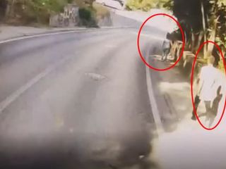 Bursa'da boğazına bıçak dayadı, parasını çaldı