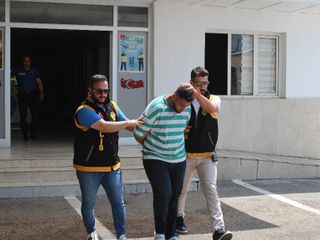 Adana'da komşusunun aracına zarar veren şahıs yakalandı