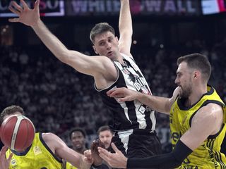 Fenerbahçe'yi deviren Beşiktaş seriye tutundu