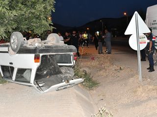 Adıyaman'da devrilen otomobildeki yaşlı çifti ölüm ayırdı