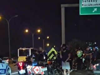 İstanbul'da motosiklet ile otomobil çarpıştı: 1 yaralı