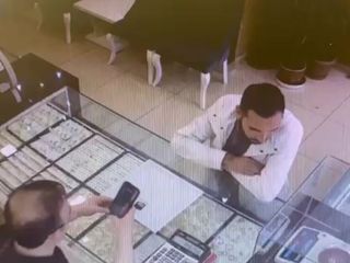 Ardahan'da kuyumcuya sahte altın satan 3 dolandırıcı yakalandı
