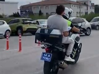 Bandırma'da sınava geç kalan öğrenciyi polis yetiştirdi