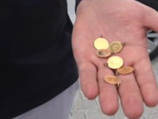 Burdur'da otomobilde unutulan altınları sahibine ulaştırdı