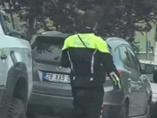Giresun'da kaldırımları işgal eden araçlara polisten ceza