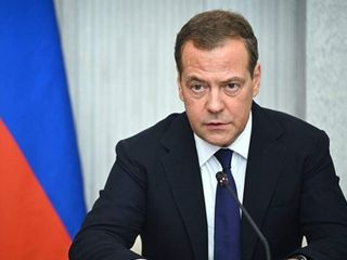 Medvedev: Barışçıl Trump, ABD için yeni savaş başlattı