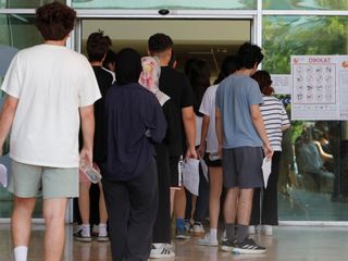 Antalya'da sınava son anda yetişen genci alkışladılar
