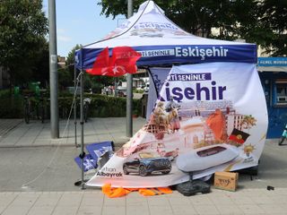 Eskişehir'de AK Parti'nin standına saldırı