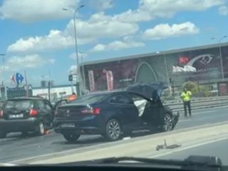 İstanbul'da direksiyon hakimiyetini kaybetti: Yan yola uçtu