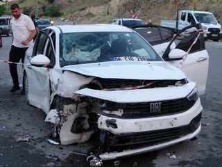 Malatya'da iki araç kafa kafaya çarpıştı: 11 yaralı