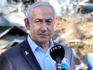Netanyahu: Büyük liderimiz Trump'a şapkamızı çıkarmalıyız