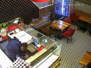 Van'da müşteri gibi girdiği börekçiyi soydu