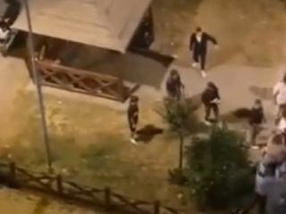 İstanbul'da iki grubun tekmeli yumruklu kavgası kamerada