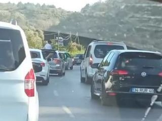 İstanbul'da düğün konvoyu trafiği kilitledi