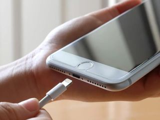 Şarjı en uzun süre giden akıllı telefonlar listelendi! O marka batarya performansıyla zirvede