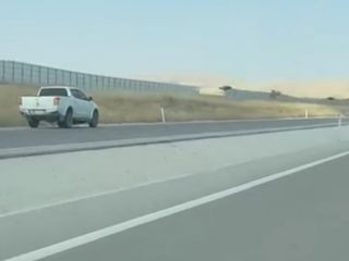 Aksaray'da ters şeritten giden kamyonet yürekleri ağıza getirdi