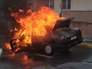 Kocaeli'de seyir halindeki otomobilden alevler yükseldi