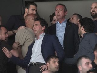 Beşiktaş Fibabanka - Fenerbahçe Beko maçında olay çıktı