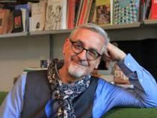Luigi Ballerini, Kırmızı Paltolular romanında gizemli bir hikaye anlatıyor