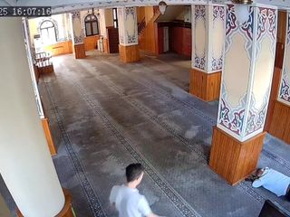 İstanbul'da camide hırsızlık kamerada