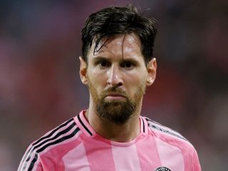 Lionel Messi'ye tribündeki hayranından evlilik teklifi