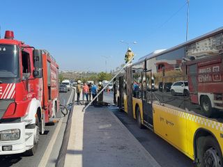 İstanbul'da korku dolu anlar: İETT otobüsü alev aldı