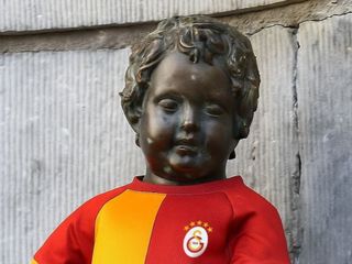 Manneken Pis heykeli, Galatasaray formasını giydi