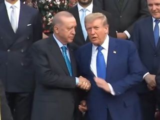 Cumhurbaşkanı Erdoğan ile Trump, NATO aile fotoğrafında yan yana poz verdi