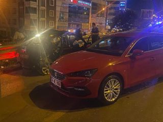 İstanbul Pendik'te zincirleme kazada 1'i çocuk 5 kişi yaralandı