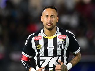 Neymar 6 ay daha Santos'ta