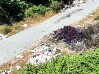Arnavutköy'de mide bulandıran görüntü: Hafriyat dökülen sokak çöplüğe döndü