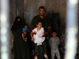 Adana'da 5 kişilik aile uykudayken evleri ateşe verildi