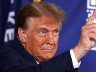 Donald Trump'tan, "İran’ı bombala” şarkısıyla B-2 uçağı paylaşımı