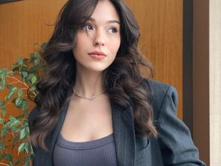 Meltem Akçöl'ün iddialı pozlarına yorum yağdı! "Ateş ediyorsun"
