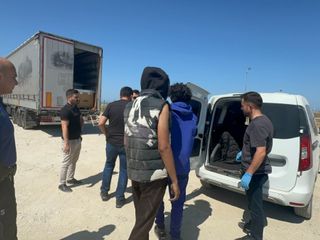 Sakarya'da İtalya’ya geldiklerini zanneden 3 kaçak, tırdan atlayıp kaçmaya çalıştı