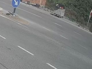 Trabzon'da hafif ticari araç dereye yuvarlandı