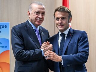 Cumhurbaşkanı Erdoğan, Macron'un üstünlük kurma hamlesine cevap verdi