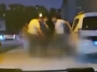 İstanbul Esenyurt’ta çıplak gezen Afrikalıya meydan dayağı